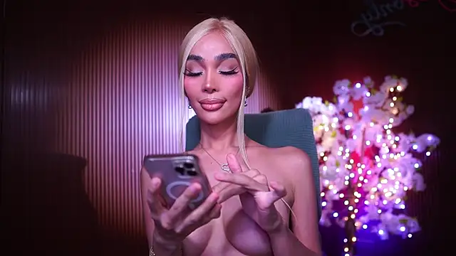 xxforyoureyesonlyxx live cam on StripChat