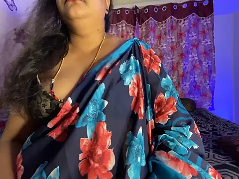 LouleyRani_ webcam