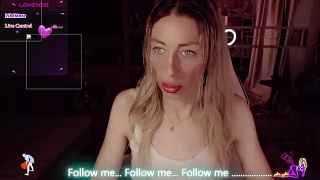 AnnieGOld_ live cam on StripChat