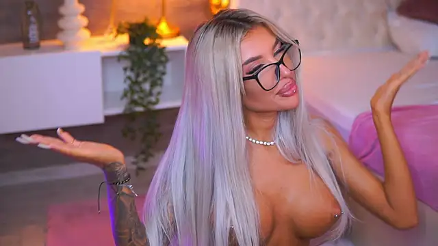 Juicy_Jessye live cam on StripChat