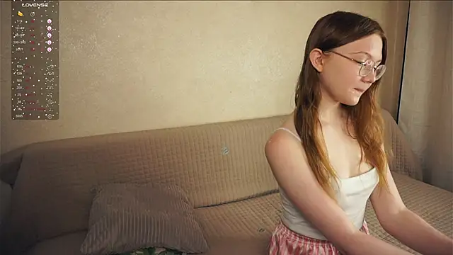 lola_luminarc live cam on StripChat