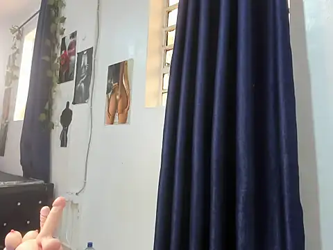 tinydolll live cam on StripChat