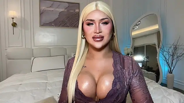 Your_Majesty_Tyra webcam
