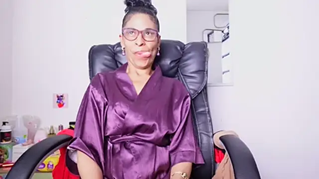 Aries_Mature webcam