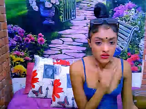 IndianPretty14u2Luv webcam