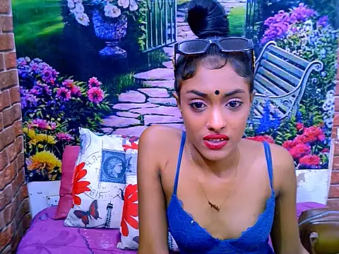 IndianPretty14u2Luv webcam