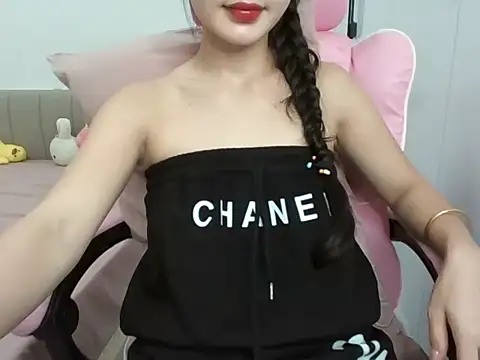 Lucie-Sexy2k live cam on StripChat