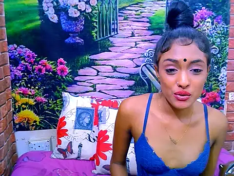 IndianPretty14u2Luv webcam