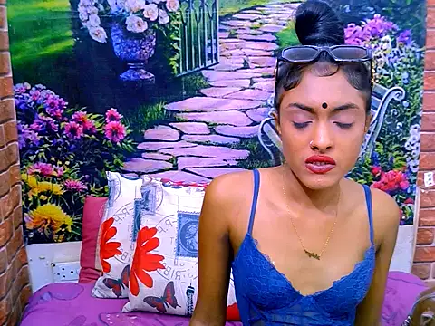 IndianPretty14u2Luv webcam