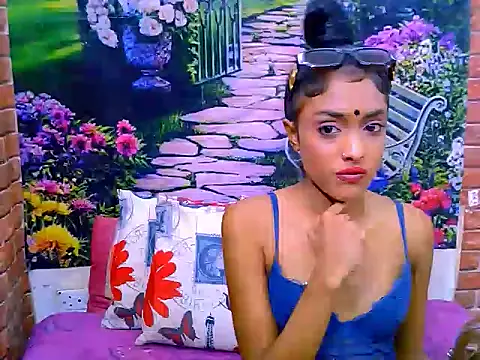 IndianPretty14u2Luv webcam