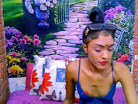 IndianPretty14u2Luv webcam