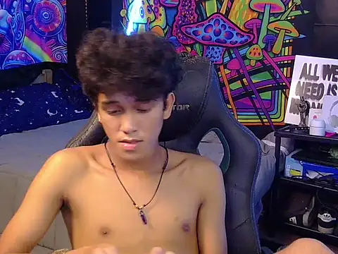 hugekenbigcock live cam on StripChat