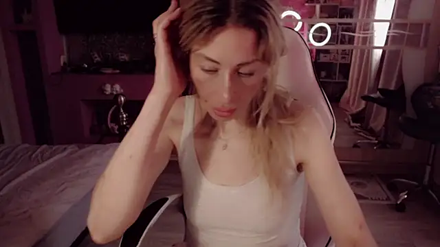 AnnieGOld_ webcam