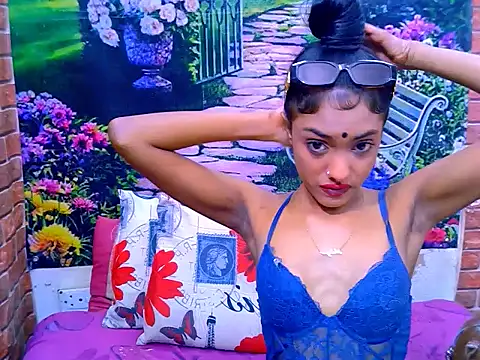 IndianPretty14u2Luv webcam