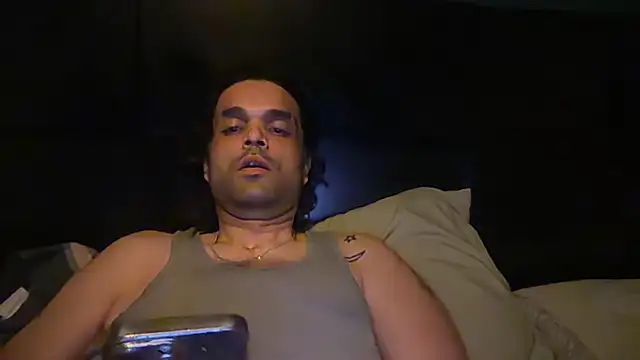 icebergslim281 live cam on StripChat