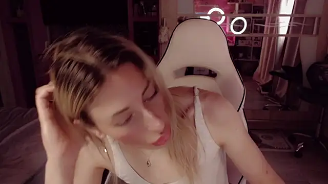 AnnieGOld_ webcam