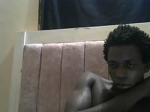 Bigras0011 live cam on StripChat