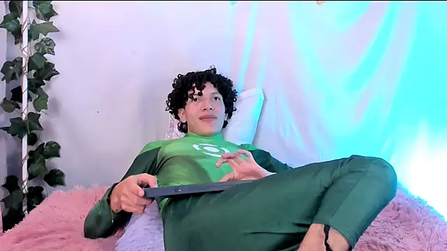 Im_Alejo live cam on StripChat