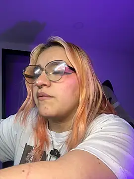Sophia_Weest99 webcam