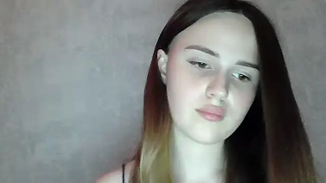 SweetLoraa webcam
