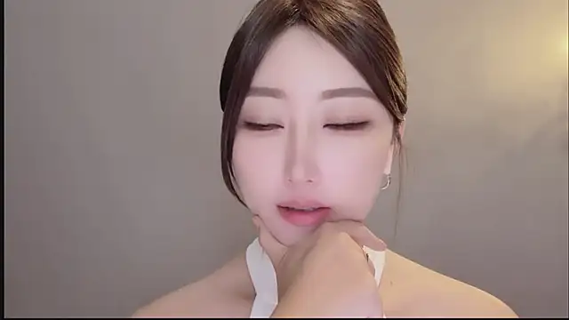 aner333 (F young) - 本来想咸鱼翻身 结果粘锅了