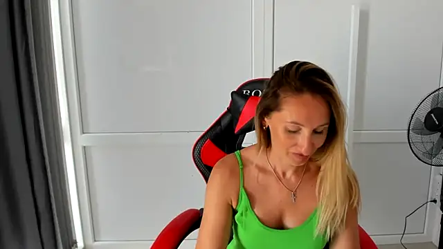 LilyDreamm webcam