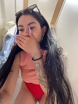 Wet__Bunny live cam on StripChat