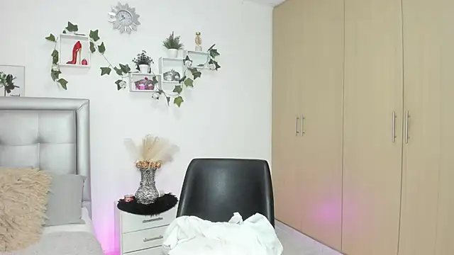 mia_star_2 - Mia_star_2's free webcam - UK Sex Cams