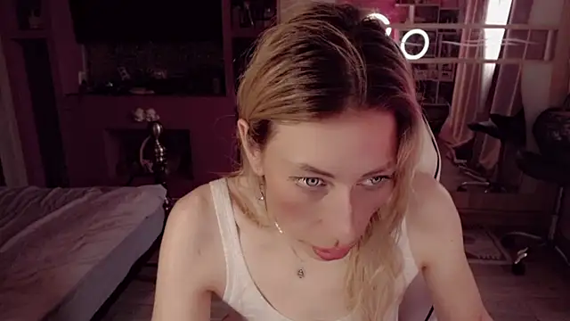 AnnieGOld_ webcam