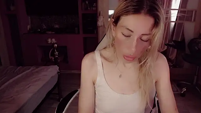 AnnieGOld_ webcam