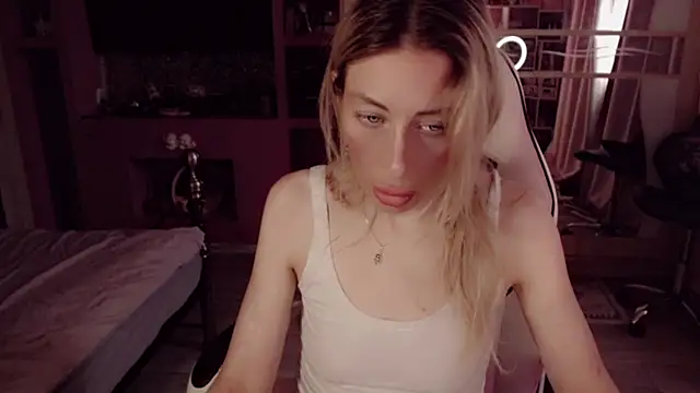 AnnieGOld_ webcam