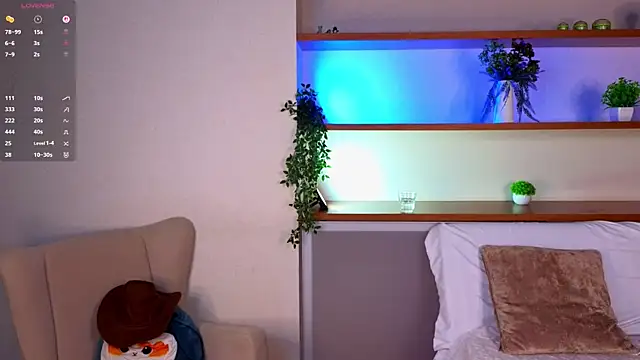 LoiseWuellenweber live cam on StripChat