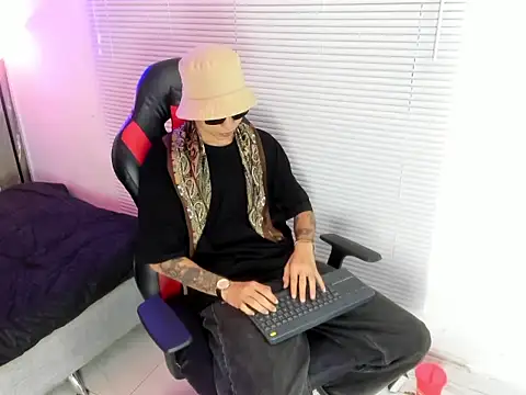 cameron_lux77 webcam