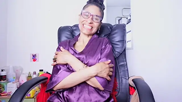 Aries_Mature webcam