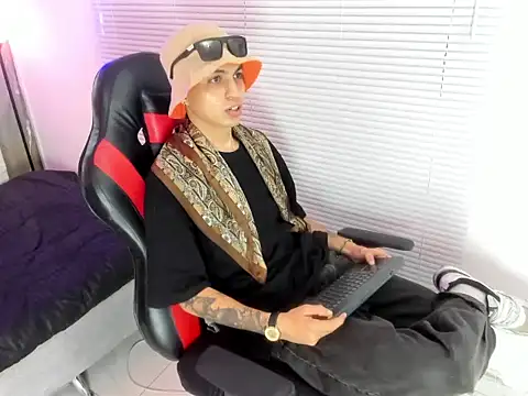 cameron_lux77