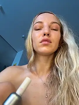 Adelina0001 live cam on StripChat