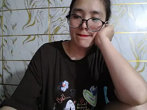 Lyzizi_lovely09 live cam on StripChat