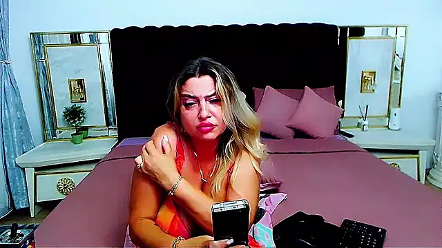 xplayfullblondexx webcam