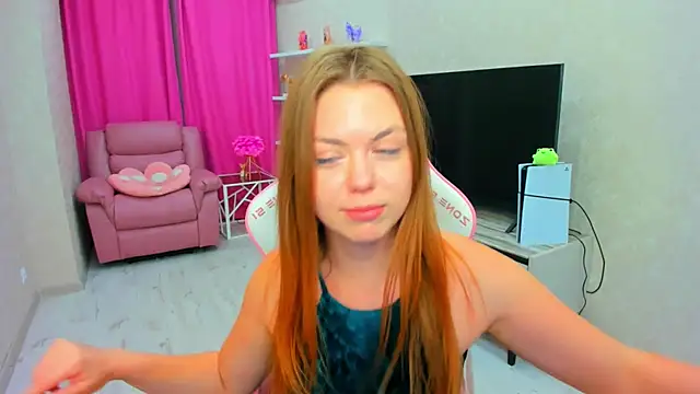 Strawberrye live cam on StripChat