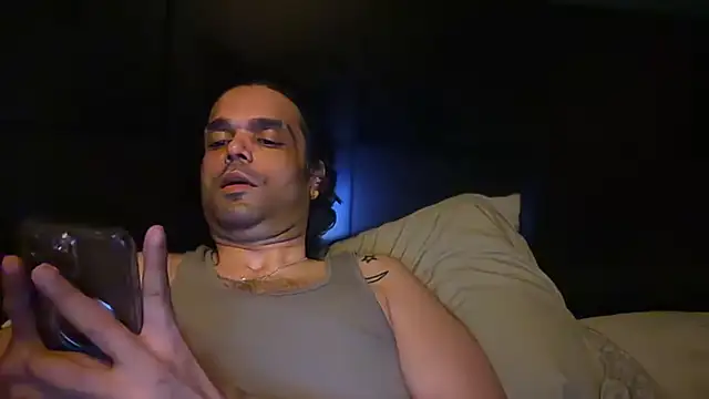 icebergslim281 live cam on StripChat