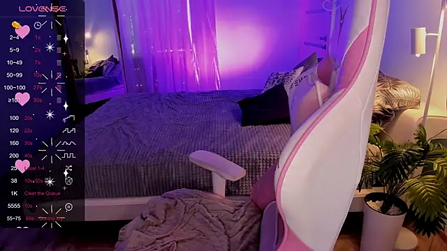 deboramoore live cam on StripChat