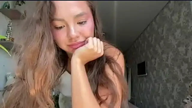 kamila_18_french webcam