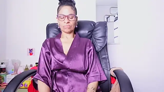 Aries_Mature webcam