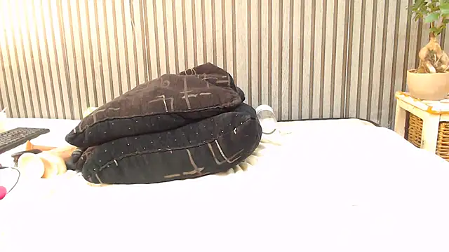 ROYALASS25 webcam