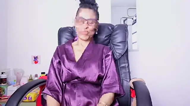 Aries_Mature webcam