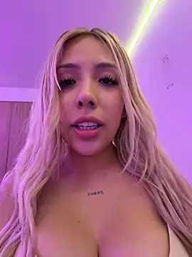 Sofy_Softtt live cam on StripChat