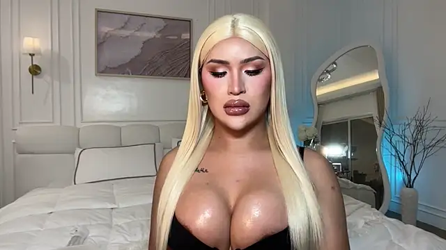 Your_Majesty_Tyra live cam on StripChat