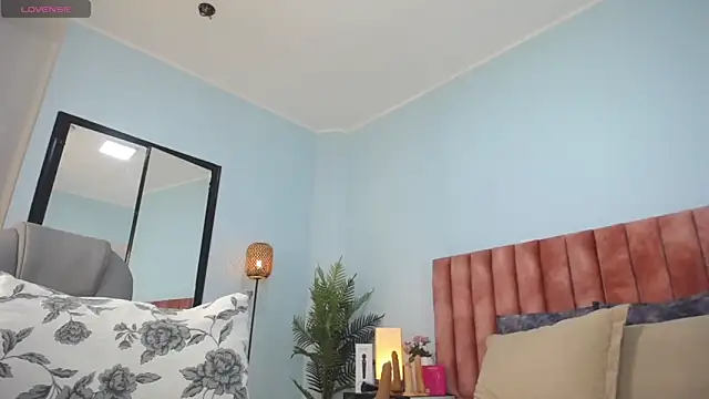 nana_levy webcam