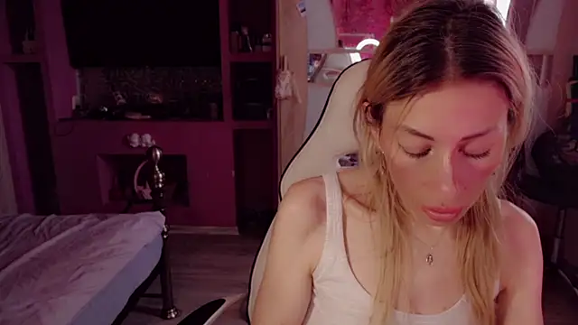 AnnieGOld_ webcam