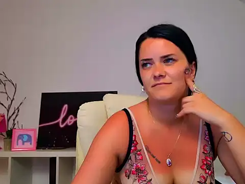 NicolSparkleX live cam on StripChat